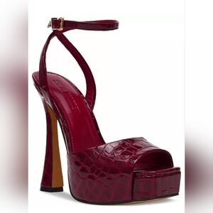 NWOB Steve Madden Dark Red Croc-Embossed Heels